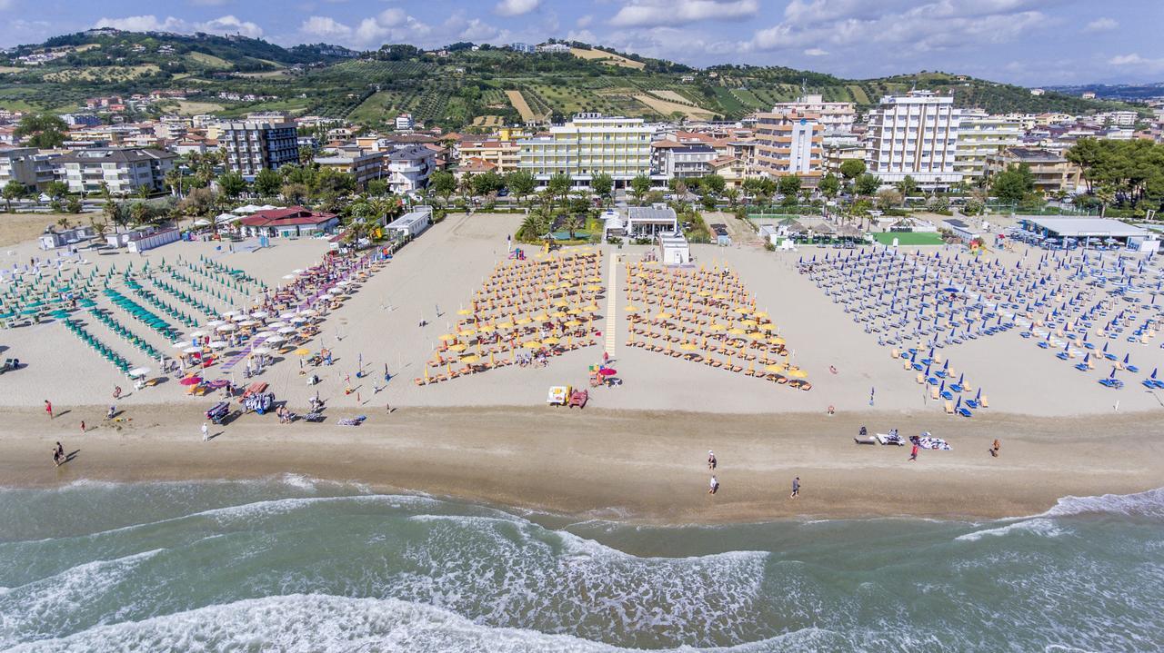 Hotel Atlas Alba Adriatica Exterior photo