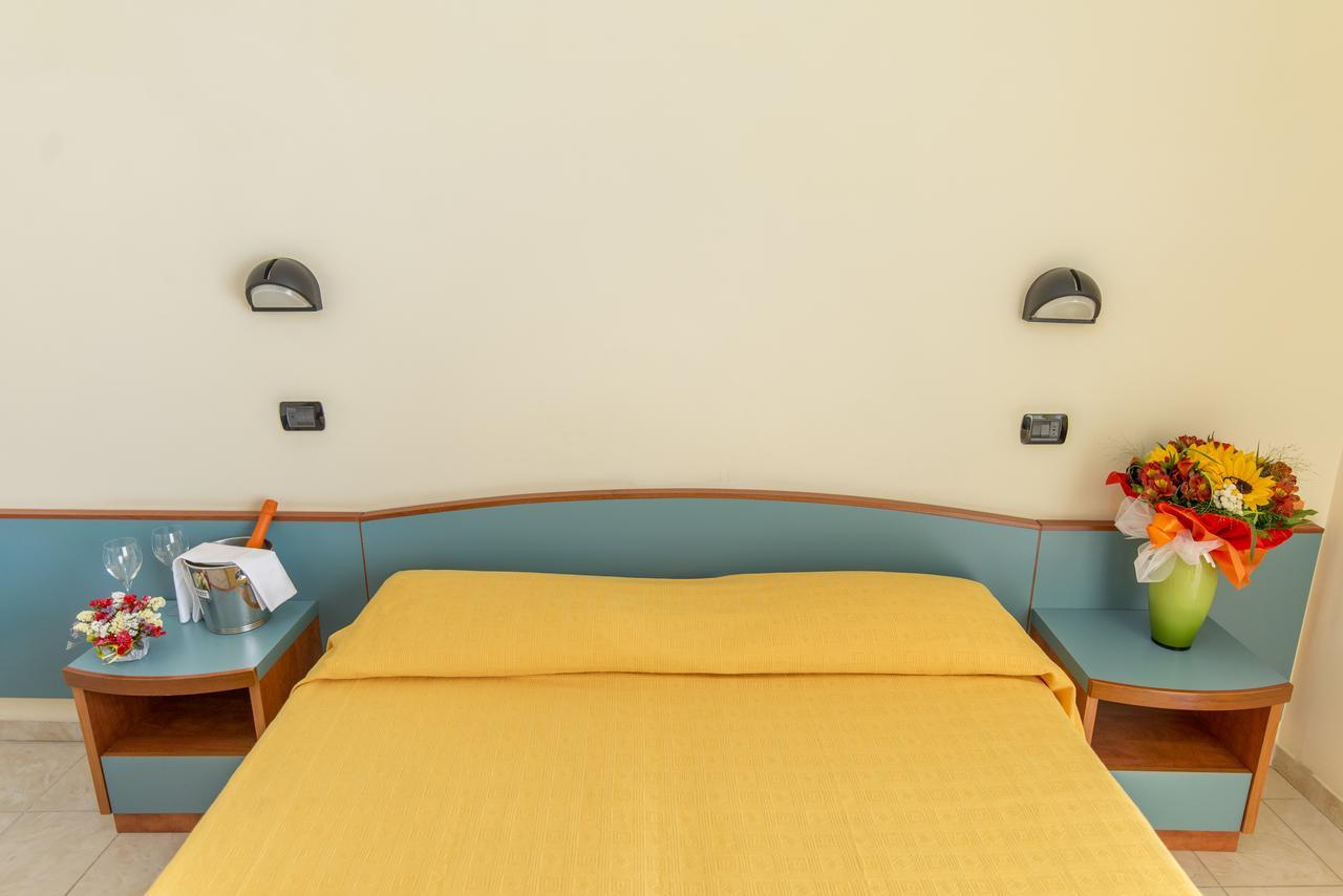 Hotel Atlas Alba Adriatica Exterior photo